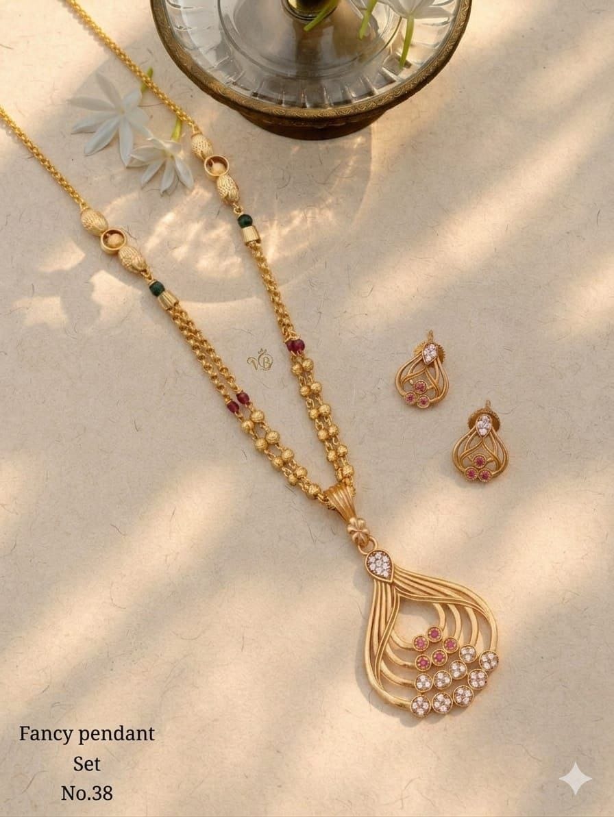 : Fancy Pendant Set Design: Traditional Floral Pendant Set