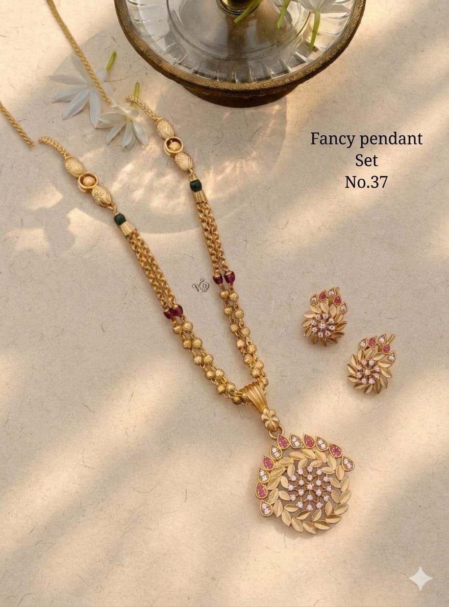 : Fancy Pendant Set Design: Traditional Floral Pendant Set