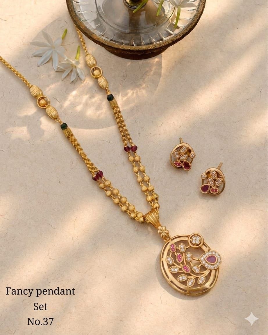 : Fancy Pendant Set Design: Traditional Floral Pendant Set
