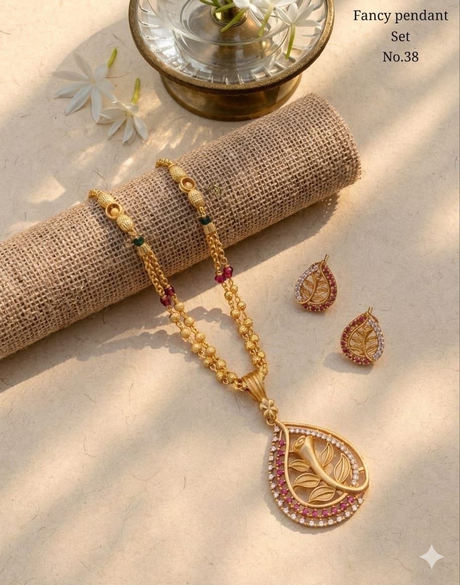 : Fancy Pendant Set Design: Traditional Floral Pendant Set