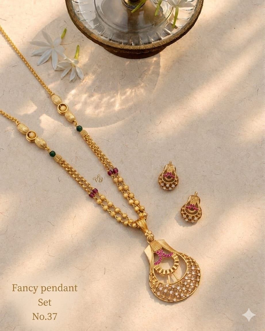 : Fancy Pendant Set Design: Traditional Floral Pendant Set
