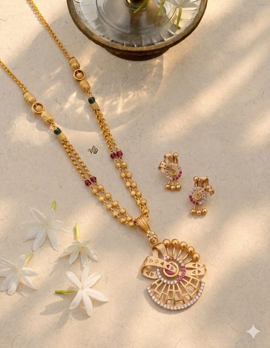 : Fancy Pendant Set Design: Traditional Floral Pendant Set