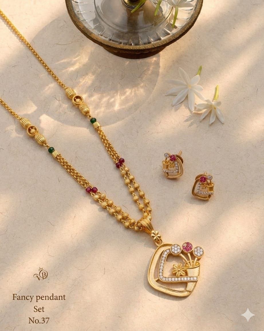 : Fancy Pendant Set Design: Traditional Floral Pendant Set