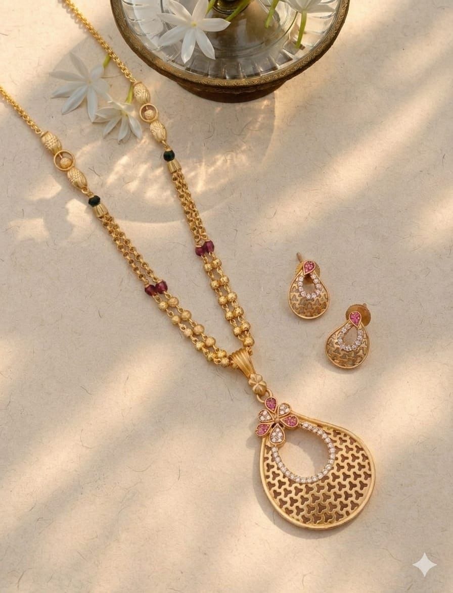 : Fancy Pendant Set Design: Traditional Floral Pendant Set