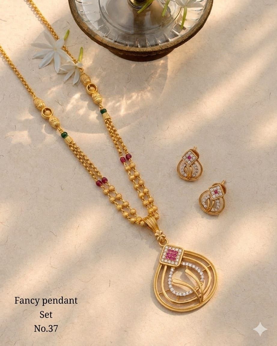 : Fancy Pendant Set Design: Traditional Floral Pendant Set